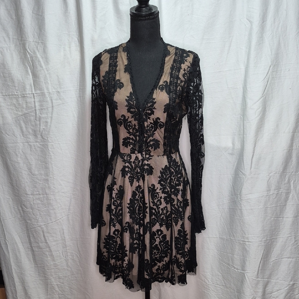 Honey Punch V Neck Black Lace Long Sleeve Dress Sz M